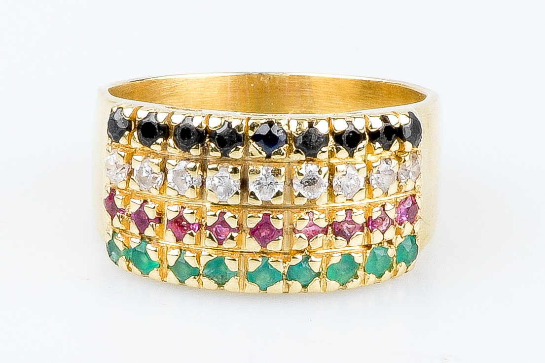 Bague en or jaune 18 carats ornée de pierres précieuses Bijoux et montres Plazzart