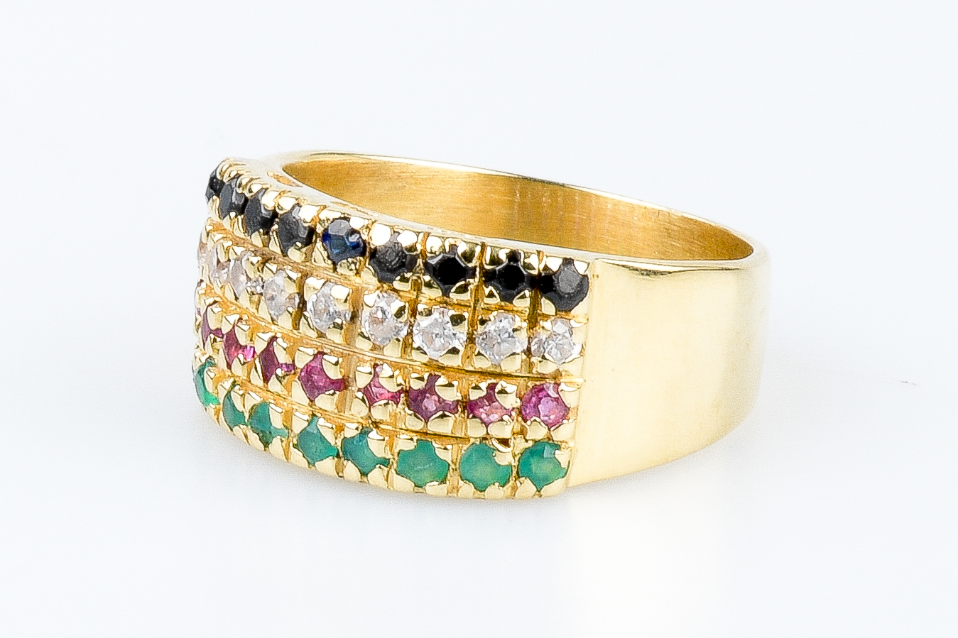 Bague en or jaune 18 carats ornée de pierres précieuses Bijoux et montres Plazzart
