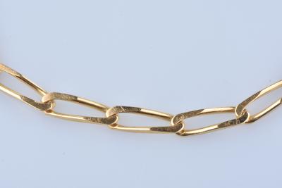 Bracelet en or jaune 18 carats. Maille gourmette. Fermoir hameçon. 2
