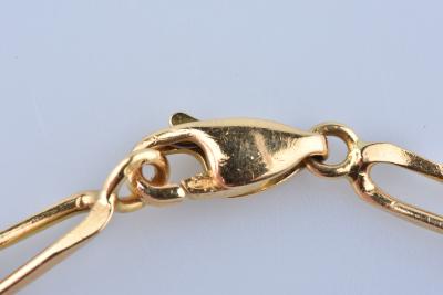 Bracelet en or jaune 18 carats. Maille gourmette. Fermoir hameçon. 2