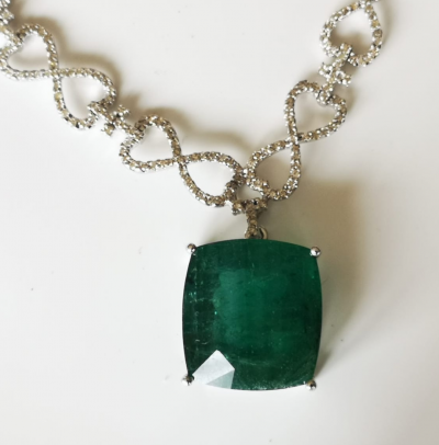Collier en or gris 18 carats émeraude de 25 carats et  diamants - certificats 2