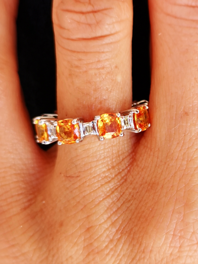 Bague alliance en or gris, saphirs oranges et  diamants baguettes 2