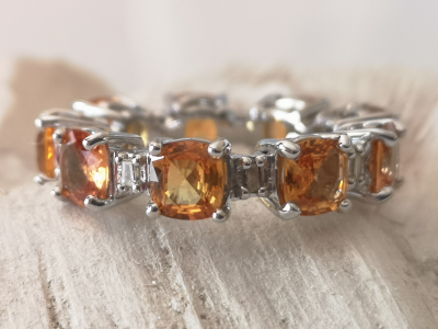 Bague alliance en or gris, saphirs oranges et  diamants baguettes 2
