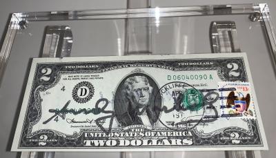 Andy WARHOL - 2$ , 1976 - Billet de deux dollars signé à l’acrylic noir 2