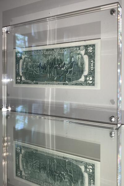 Andy WARHOL - 2$ , 1976 - Billet de deux dollars signé à l’acrylic noir 2