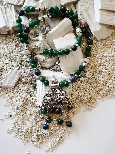 Collier en argent  formé de perles d’aventurine et de lapis lazuli 2