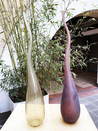 Renzo STELLON édition Salvatia - Paire de vases Aria gris fumé et prune sablé 2