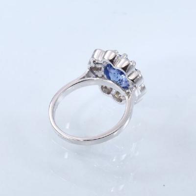 Bague en or blanc avec saphir et diamants 2