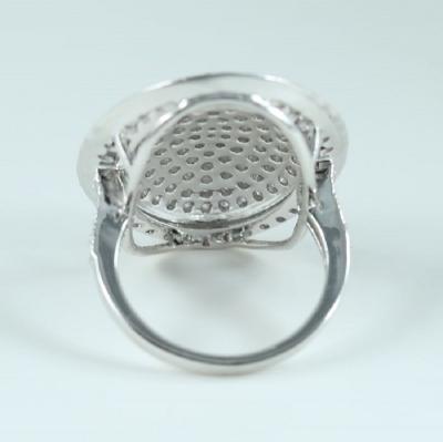 Bague en or blanc avec diamants roses 2