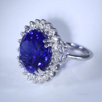 Bague en or blanc avec tanzanite (certifiée GIA) et diamants 2