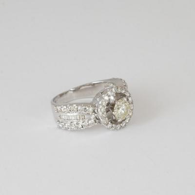 Bague solitaire en or blanc avec diamant solitaire 2