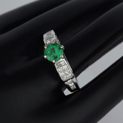 Bague en or blanc avec tsavorite grenat et diamants 2
