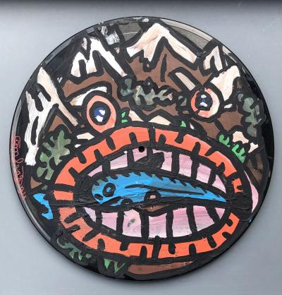 Robert COMBAS - Tête en forme de montagne qui mange un poisson - Acrylique signée sur disque vinyle 2