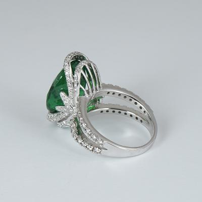 Bague en or blanc avec tsavorite grenat et diamants 2