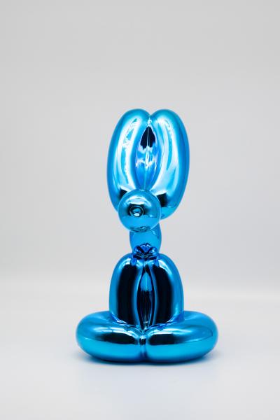 Editions Studio d’après Jeff Koons - Sitting Balloon Dog (Bleu) - Sculpture 2