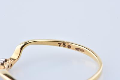 Bague trilogie en or jaune 18 carats sertie de 3 diamant rond brillant de 0.03 carat au total 2