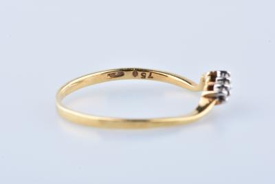 Bague trilogie en or jaune 18 carats sertie de 3 diamant rond brillant de 0.03 carat au total 2