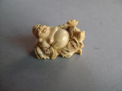 Japon - Netsuke en ivoire représentant Bouddha, première moitié du XXème siècle 2