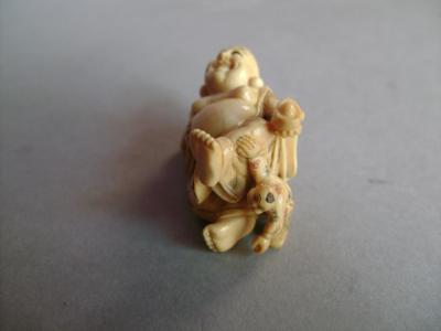 Japon - Netsuke en ivoire représentant Bouddha, première moitié du XXème siècle 2