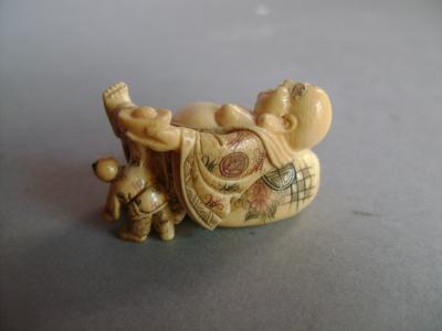 Japon - Netsuke en ivoire représentant Bouddha, première moitié du XXème siècle 2