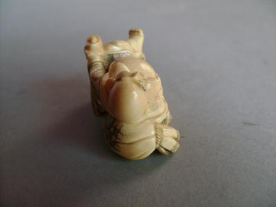 Japon - Netsuke en ivoire représentant Bouddha, première moitié du XXème siècle 2