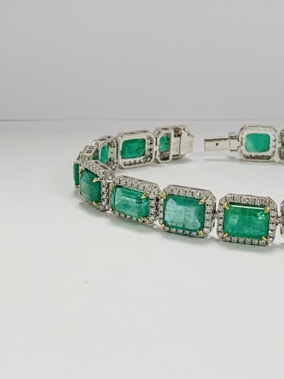 950 platinum bracelet 32.43 emeralds 3.28 diamonds 2