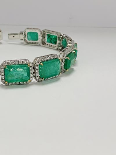 950 platinum bracelet 32.43 emeralds 3.28 diamonds 2