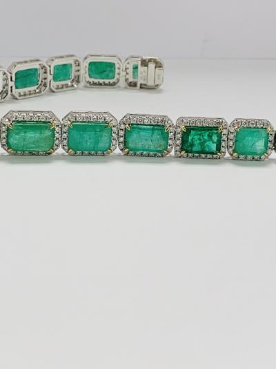 950 platinum bracelet 32.43 emeralds 3.28 diamonds 2