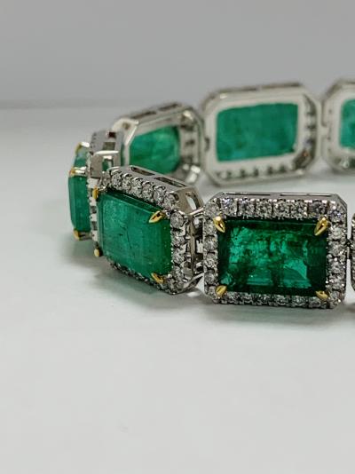 950 platinum bracelet 32.43 emeralds 3.28 diamonds 2