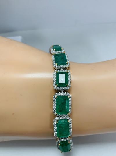 950 platinum bracelet 32.43 emeralds 3.28 diamonds 2