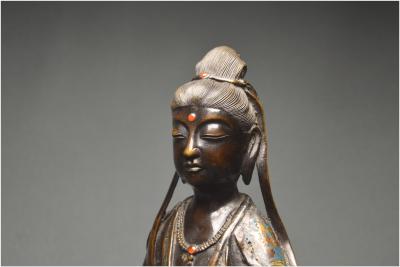 Grande représentation de Kannon en bronze et émaux cloisonnés, Japon, Fin de l’Ère Meiji 2