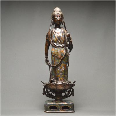 Grande représentation de Kannon en bronze et émaux cloisonnés, Japon, Fin de l’Ère Meiji 2