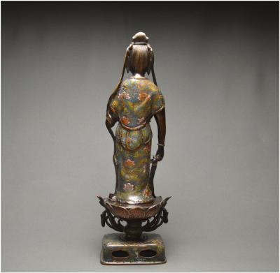 Grande représentation de Kannon en bronze et émaux cloisonnés, Japon, Fin de l’Ère Meiji 2