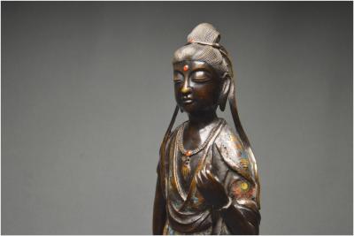 Grande représentation de Kannon en bronze et émaux cloisonnés, Japon, Fin de l’Ère Meiji 2