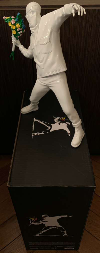 BANKSY (after) - Flower Thrower White, 2019 - Sculpture 2