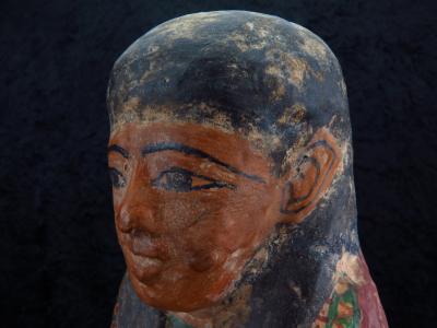 Égypte - Ancien sarcophage en stuc décoré 2