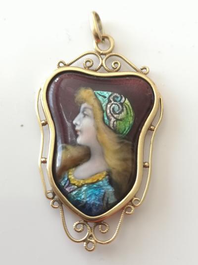 Antique 18K yellow gold pendant with Limoges enamel signed 2