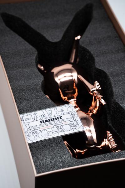 Editions Studio d’après Jeff Koons - Grand Rabbit Rose Gold - Sculpture 2