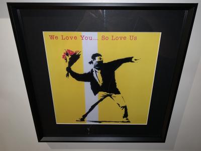 Banksy (d’après) - Lanceur de fleurs  - Impression sérigraphique sur carte 2