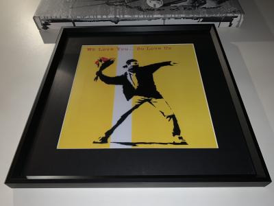 Banksy (d’après) - Lanceur de fleurs  - Impression sérigraphique sur carte 2