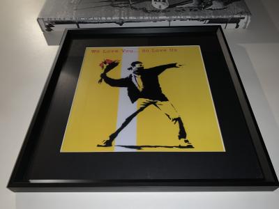 Banksy (d’après) - Lanceur de fleurs  - Impression sérigraphique sur carte 2