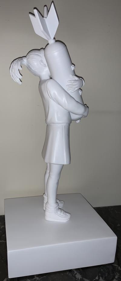 BANKSY (d’après) - Bomb Hugger, 2017 - Sculpture 2