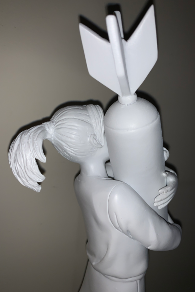 BANKSY (d’après) - Bomb Hugger, 2017 - Sculpture 2