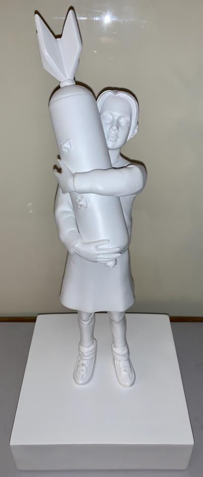 BANKSY (d’après) - Bomb Hugger, 2017 - Sculpture 2