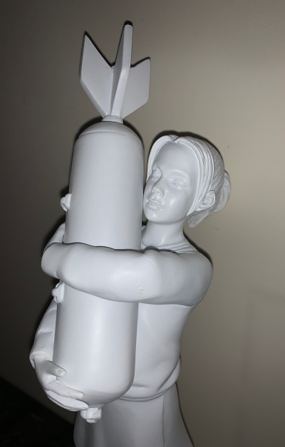 BANKSY (d’après) - Bomb Hugger, 2017 - Sculpture 2