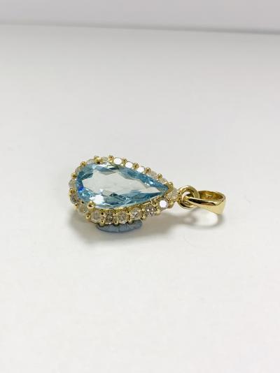 14ct Yellow Gold Aquamarine and Diamond pendant 2