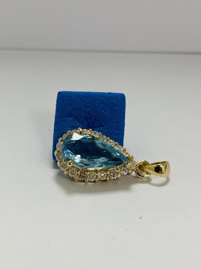 14ct Yellow Gold Aquamarine and Diamond pendant 2