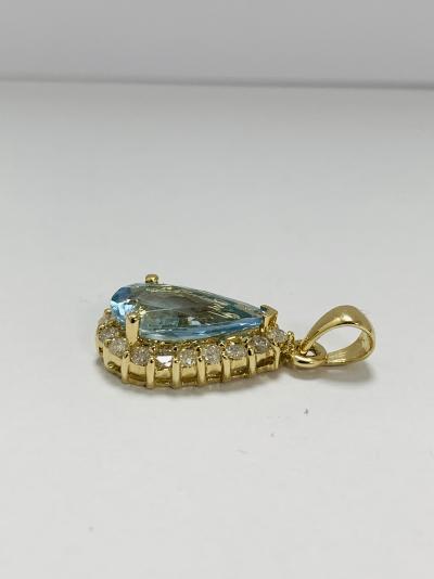 14ct Yellow Gold Aquamarine and Diamond pendant 2