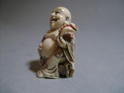 Japon - Netsuke représentant Bouddha, époque Taisho 2