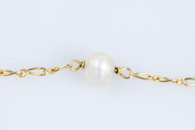 Bracelet en or jaune 18 carats orné de 3 perles de Tahiti gris foncé 2